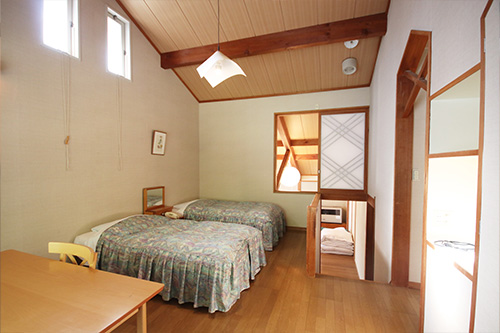 コテージの広々とした室内